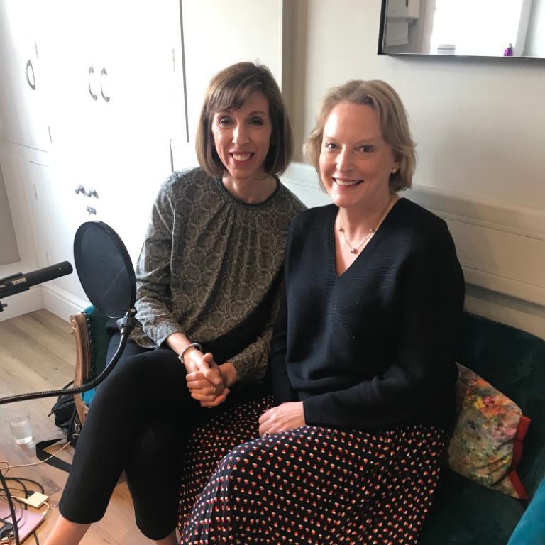 This week, Dr Newson is joined by Jane Simpson, a continence nurse specialist who works from The London Clinic in Harley Street. 
In this episode, Jane and Dr Newson discuss all aspects of pelvic floor health relating to the menopause, including stre...
